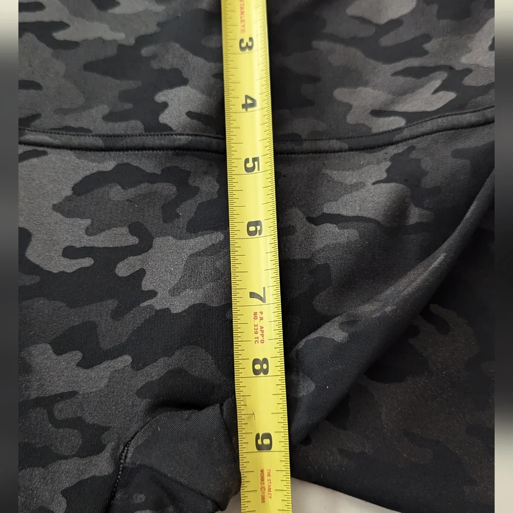 SPANX Faux Leather Camo Leggings Size Medium Petite - Picture 8 of 12